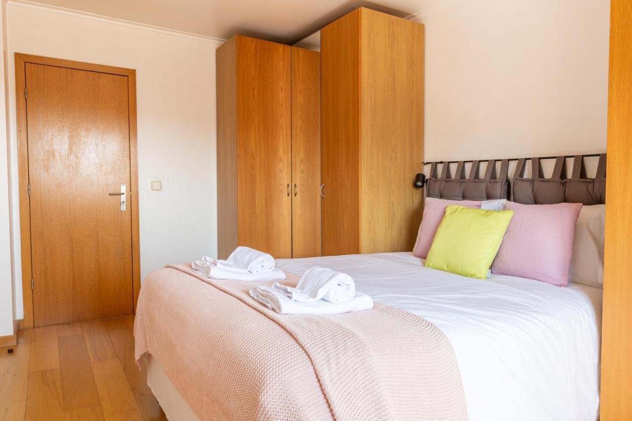 Appartement One Bedroom With Stunning River Views And Private Rooftop! Lisboa